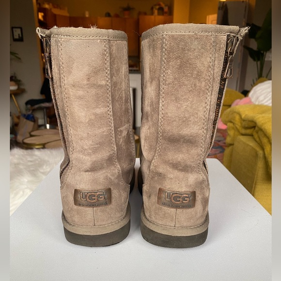 Unique UGG boots. Size 6 - Picture 3 of 9